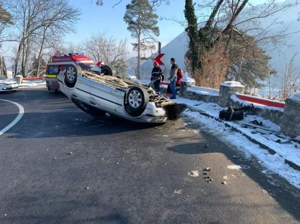 „Răsturnarea unui BMW”. Accident pe drumul de Poiana Braşov, transmis pe Facebook