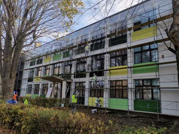 Primăria Braşov va plăti 749.806 lei pentru noul mobilier de la Colegiul Naţional de Informatică