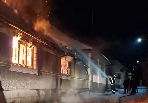 Foc la două case şi o pensiune