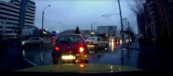 Ce se întâmplă când te trezeşti cu Poliţia în misiune de pe contrasens?