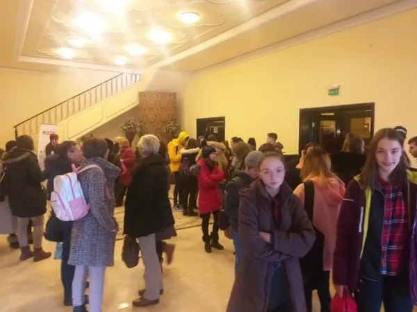 Primii braşoveni care au intrat în culisele Operei Braşov