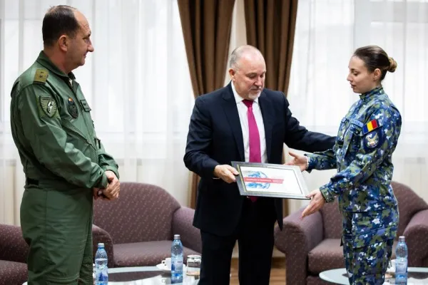 Şefă de promoţie la şcoala americanilor