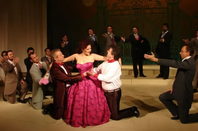 O căsătorie nepotrivită şi o văduvă veselă. Week-end plin la Opera Braşov