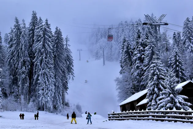 Din 9 ianuarie, toate pârtiile din Poiana Brașov vor fi deschise. Administratorii domeniului schiabil se așteaptă în continuare la un număr mare de turiști