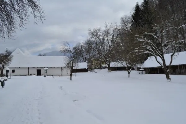 7, 6, 5... A început numărătoarea inversă pentru demolarea singurului muzeu al satului din judeţul Braşov