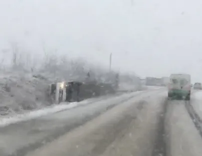 Microbuz răsturnat la Perşani