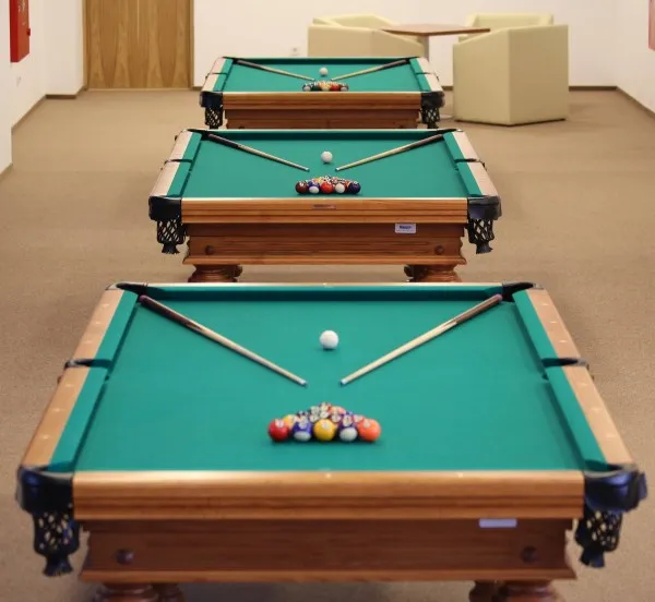 Îndrăgostiţii, invitaţi la „o popică”, „o bilă” sau un „ping-pong” 