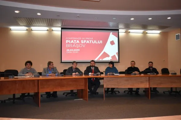 Chestionarul pentru Piaţa Sfatului. Cu verdeaţă şi fântână ca la Sibiu? Cu sau fără Cerb de Aur? 