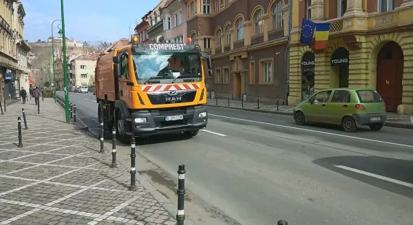 Curăţenie „de primăvară” pe străzile din Braşov