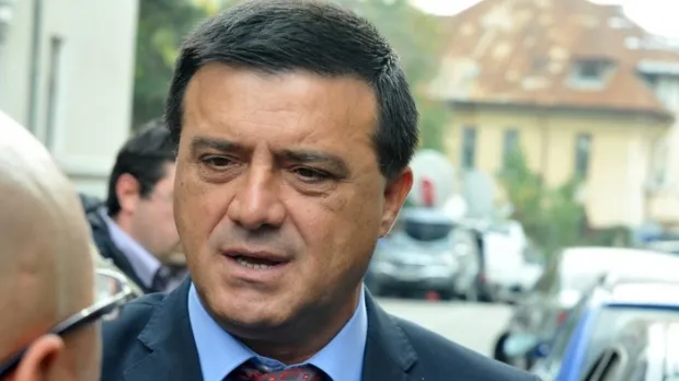 „Du-te în .... mea şi arată-i!”