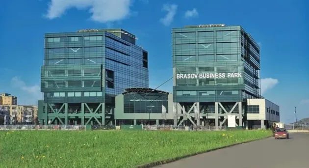 Primăria Brașov închide parcarea neoficială publică din fața Brașov Business Park