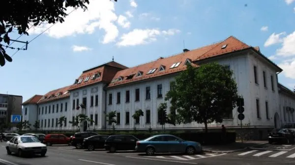 Doar judecată în regim de urgenţă la Tribunalul Braşov. Iunie - termen pentru dosarele noi, procesele pe rol - decalate cu o lună