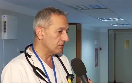Nu vreţi să staţi în casă? Ce spuneţi de scenariul în corturi militare, pat lângă pat, cu o singură toaletă în capătul cortului