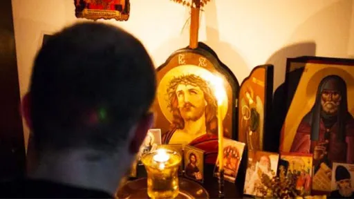 BOR: Faceţi-vă „biserica” acasă