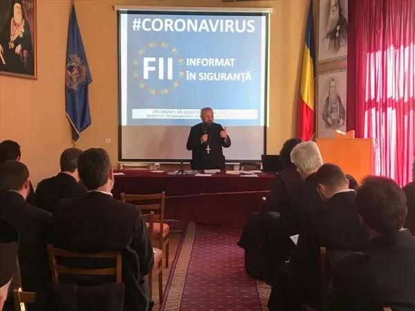 Coronavirusul mută slujbele în curţile bisericilor din Braşov. Preoţii din oraş, instruire cu şeful Spitalului Militar 