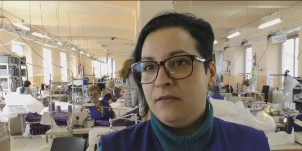 Anti-coronavirus, Made in Braşov. O fabrică din Codlea şi-a schimbat de urgenţă profilul şi a trecut la producţia de combinezoane medicale