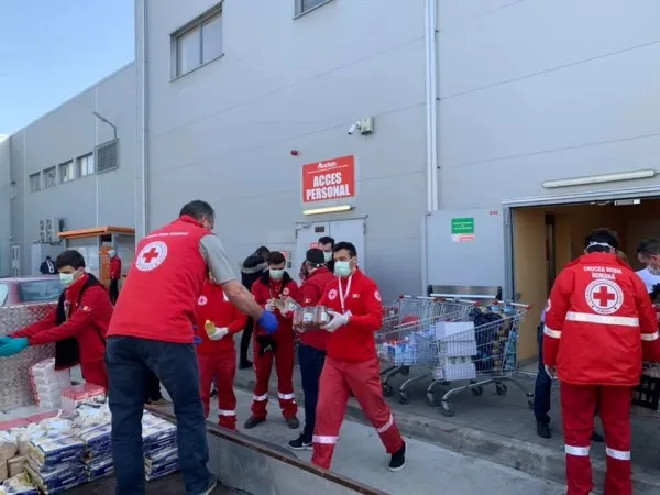 0268-405000, Serviciul de cumpărături Covid 19, 24h/24h. 250 de oameni în Corpul oficial de voluntari al Braşovului. Cei mai mulţi de la Biserici    