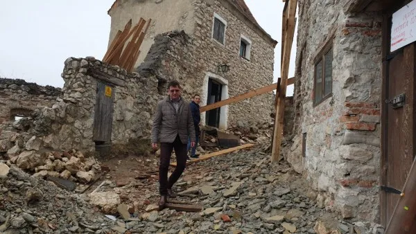 Ce se dărâmă în Cetatea Râşnov? 