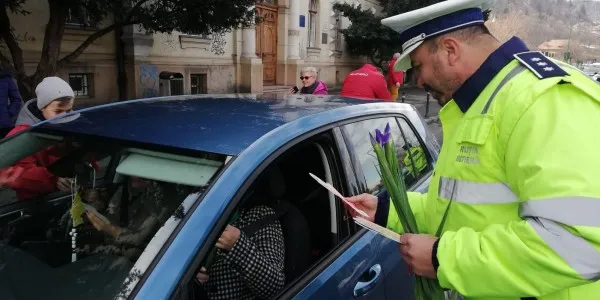 Oprite în trafic şi... felicitate