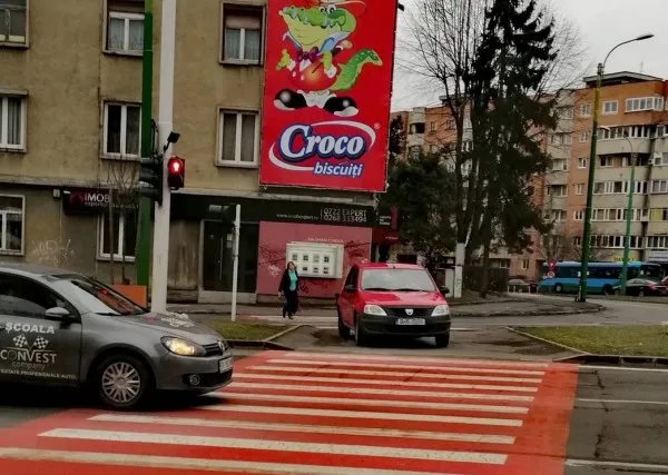 Cum treci strada la volan? Ne-a învăţat ieri un bucureştean