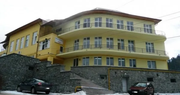 3 scenarii Covid 19 la Spitalul Săcele. La primul pacient, 23 de asistente şi alte cadre auxiliare, închise pentru 12 zile în spital, pentru gardă la foc continuu