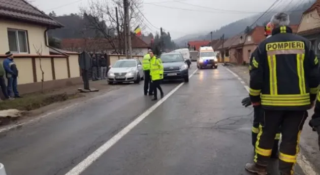 Patru vehicule implicate într-un accident pe DN 10, la Teliu