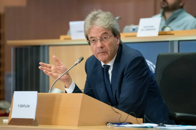Comisia Europeană se gândeşte să pună un prag minim pentru taxarea profitului companiilor