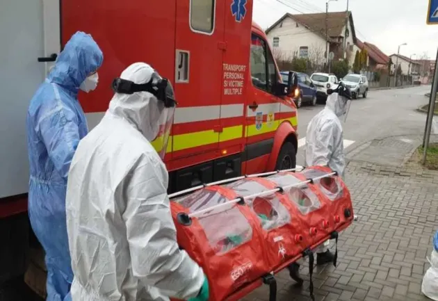 O tânără, medic rezident la Braşov, ridicată cu izoleta dintr-un sat din Vrancea