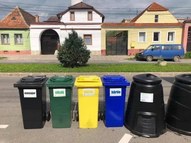 12 ecoinsule îngropate şi supraterane pentru colectarea selectivă a deşeurilor