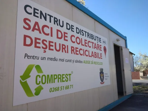 Comprest a deschis în cartierul Stupini un centru de distribuţie a sacilor destinaţi colectării selective a deşeurilor. În curând, vor fi disponibile şi noi modalităţi de plată 