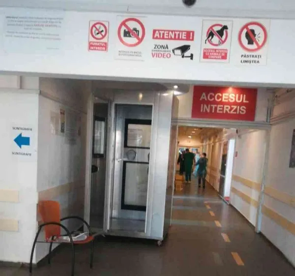 Spitalul Judeţean, Triajul Covid: Cabină securizată pentru recoltarea probelor biologice