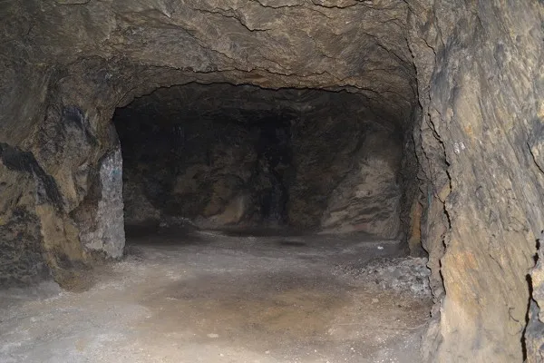 Balustradă vorbitoare şi artă digitală în catacombele de După Ziduri? 