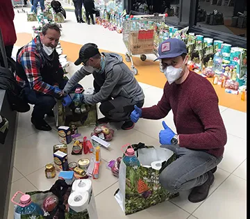 Din donaţia Coresi: Acţiune caritabilă pentru 300 de vârstnici vulnerabili din Braşov 