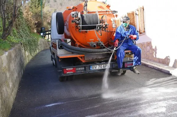 Compania Apa spală Şcheiul