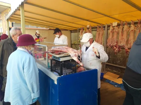 Românul, mielul, starea de urgenţă şi Paştele