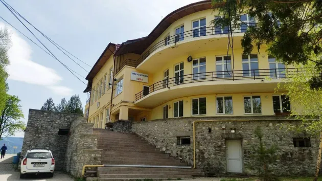 Spitalul Municipal Săcele produce dezinfectanţi în farmacia proprie