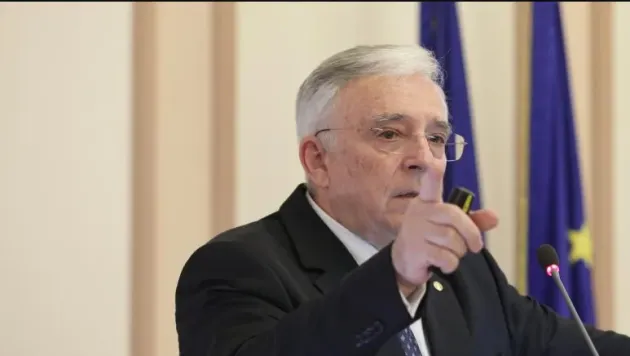 Isărescu: Vârful tensiunilor generate de criza COVID- a fost depăşit 