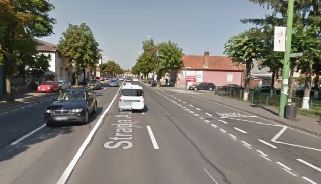 Lovită de maşină pe strada Aurel Vlaicu