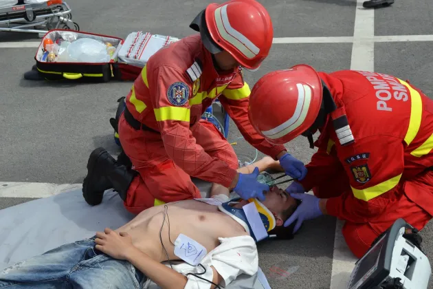 Cum „cumperi” timp ca să salvezi o viaţă. Cazul unui bărbat de 37 de ani, din Ghimbav, întors de la moarte în a doua zi de Paşti