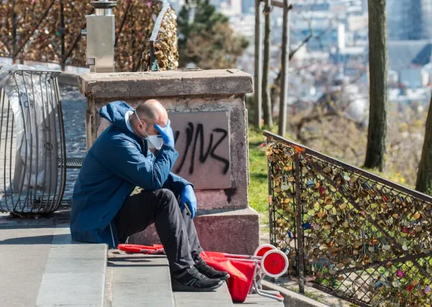 Viaţa după 15 mai: Fără mall şi restaurante, la intrarea în magazin ni se va pune termometrul