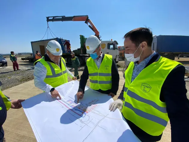 Astăzi, „în direct” : Cum se toarnă 24 de ore continuu 1.000 metri cubi de beton, pentru fundaţia Aerogării Braşov