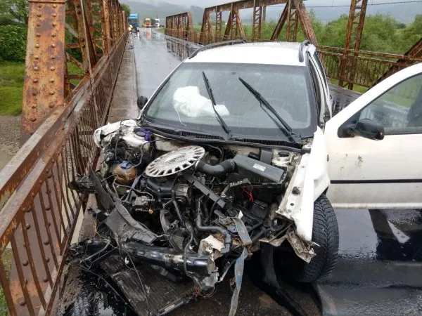 Şofer băut, a intrat în podul de peste Tărlung
