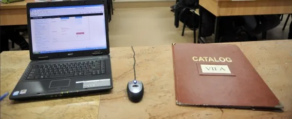 Educaţie pe Facebook, un nou episod: Cum se încheie mediile după aprope un semestru în care (nu) s-a făcut şcoală online