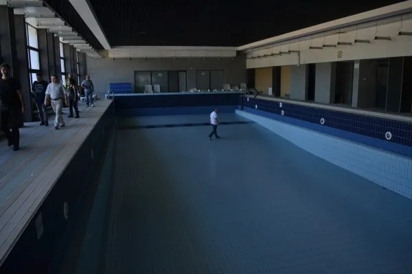 „Biblioteca-piscină” de sub Tâmpa, dată în lucru 