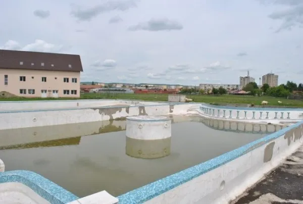 Compania Naţională de Investiţii va realiza un bazin de înot la Făgăraş 