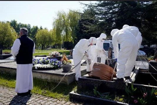 Fake news-ul „8.000 de lei înmormântarea”