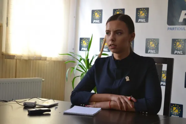 „E prea gogonată”: Ce declară primarii din PNL despre „năstruşnica şefă Câju”