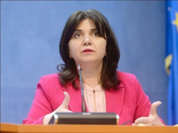Ghicitoare trimisă la minister: Ce notă îi dăm elevului cu părinţi care-l cred de 10?