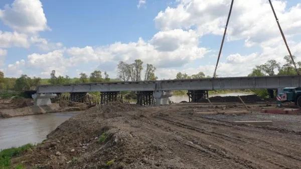 Podul de la Hălmeag începe să capete contur 