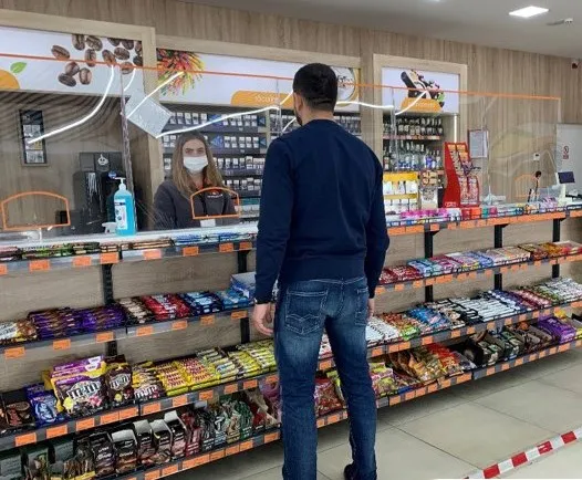 În vreme de criză, unele benzinării încep să se reprofilzeze şi devin un fel de mini-market-uri